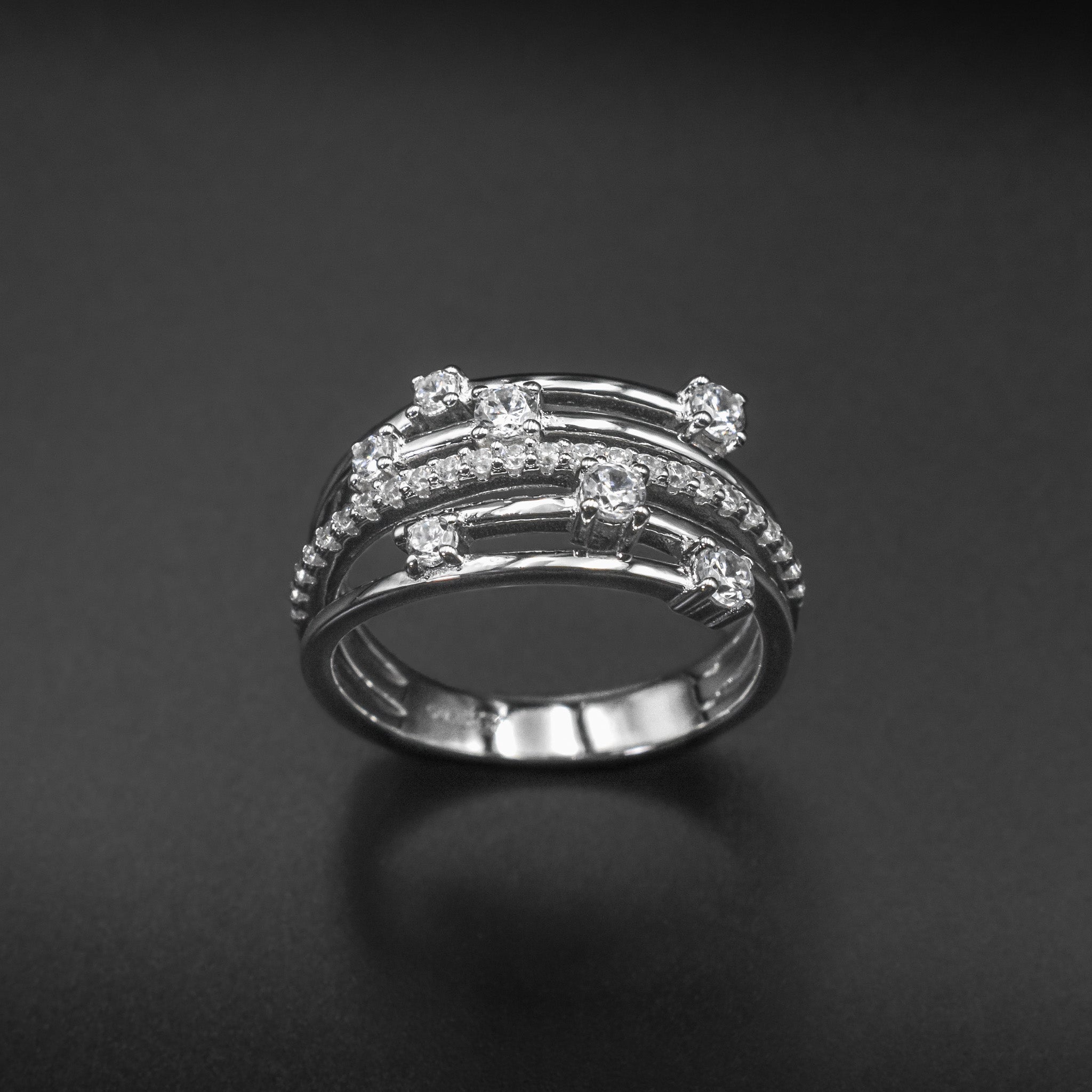 Anillo de flor de zafiro y diamantes en plata de ley