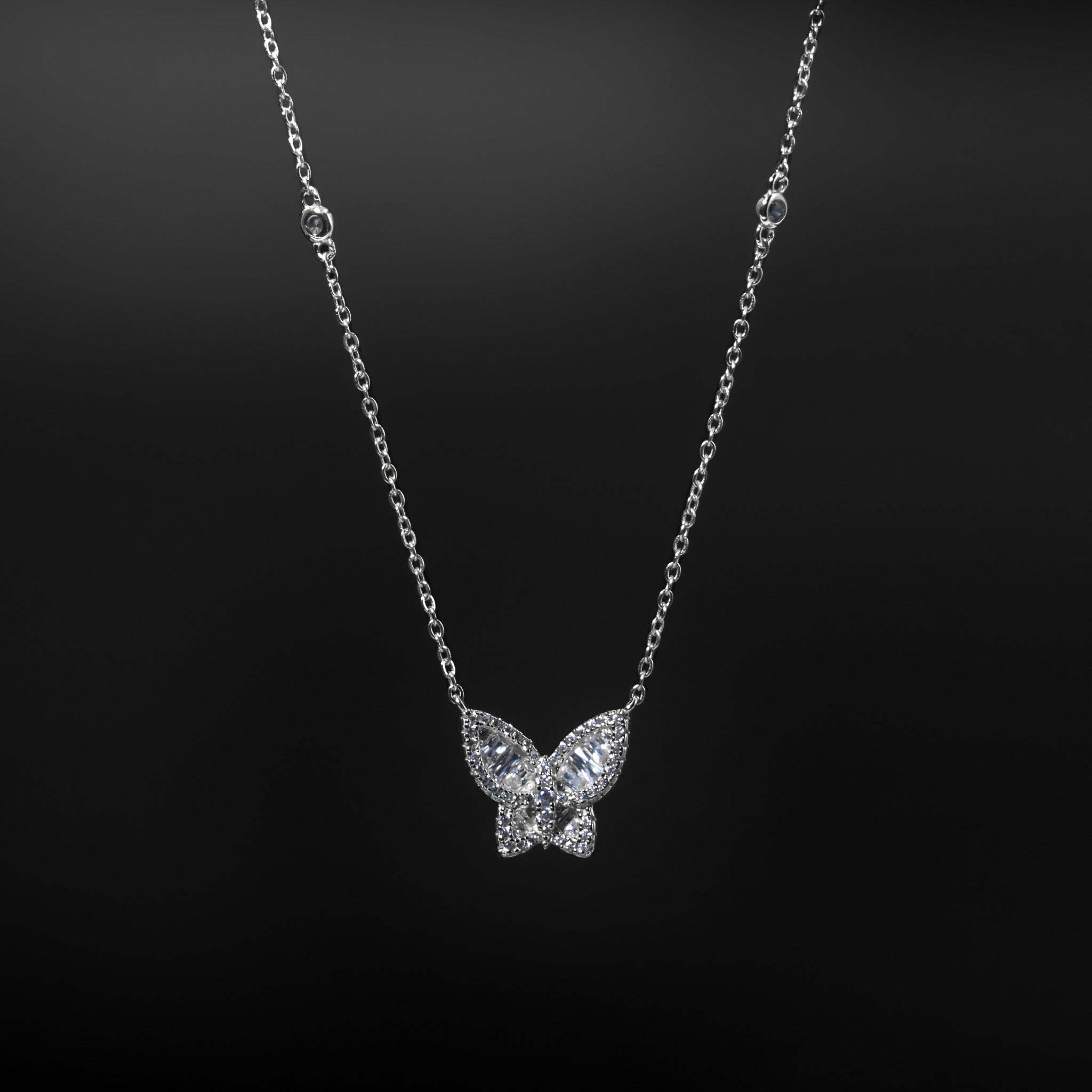 Anillo de flor de zafiro y diamantes en plata de ley