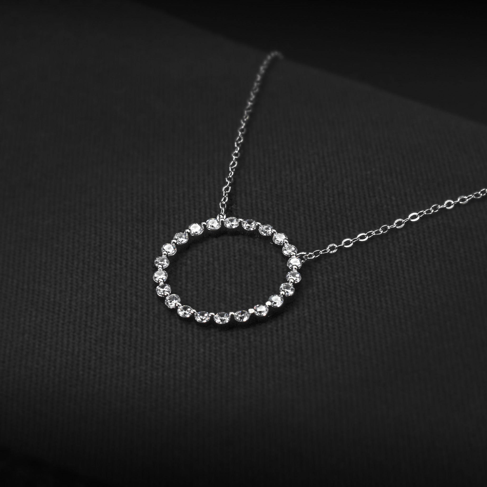 Anillo de flor de zafiro y diamantes en plata de ley