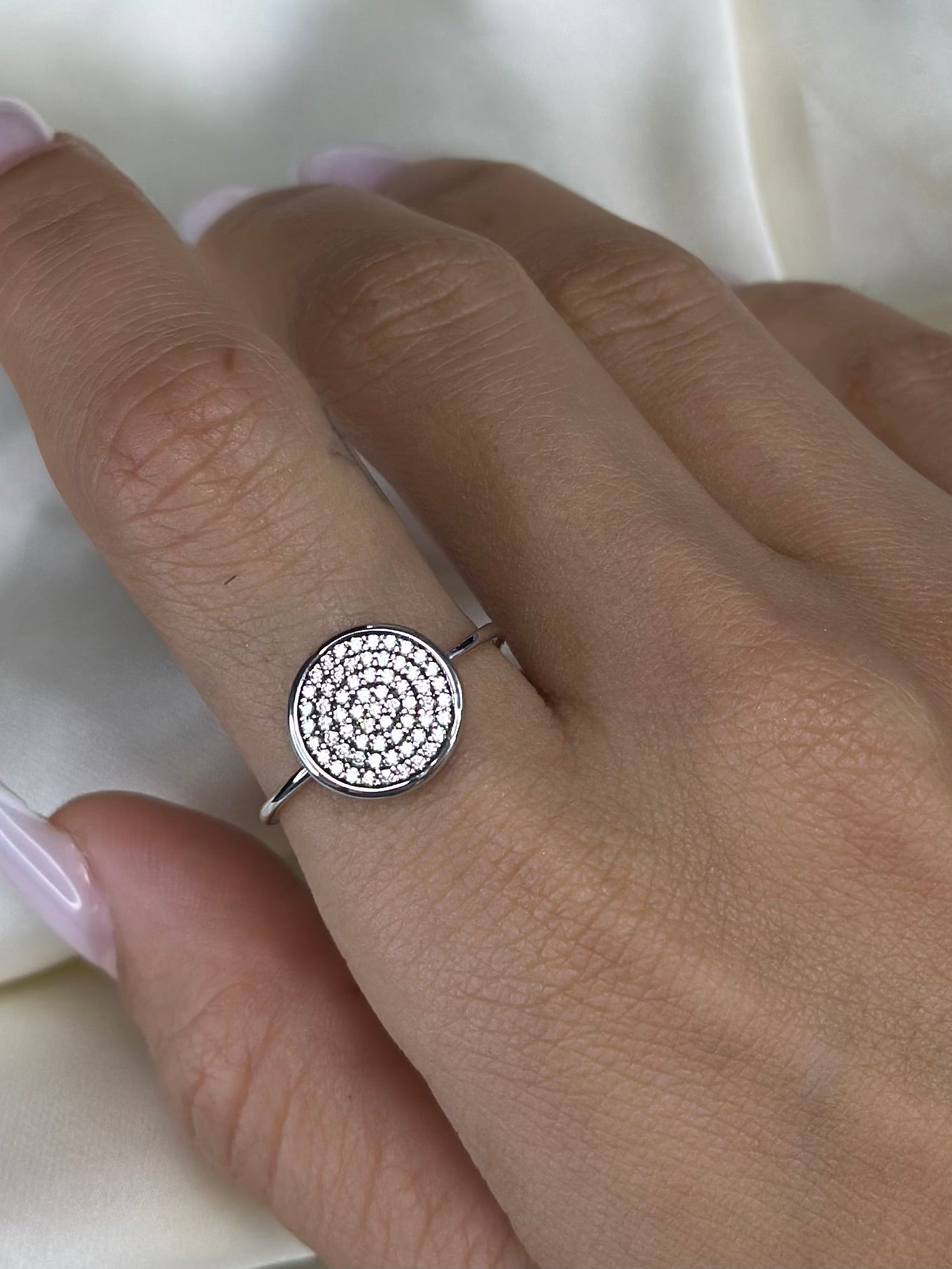 CLASSIC CIRCLE RING DECORATED WITH ZIRCONS