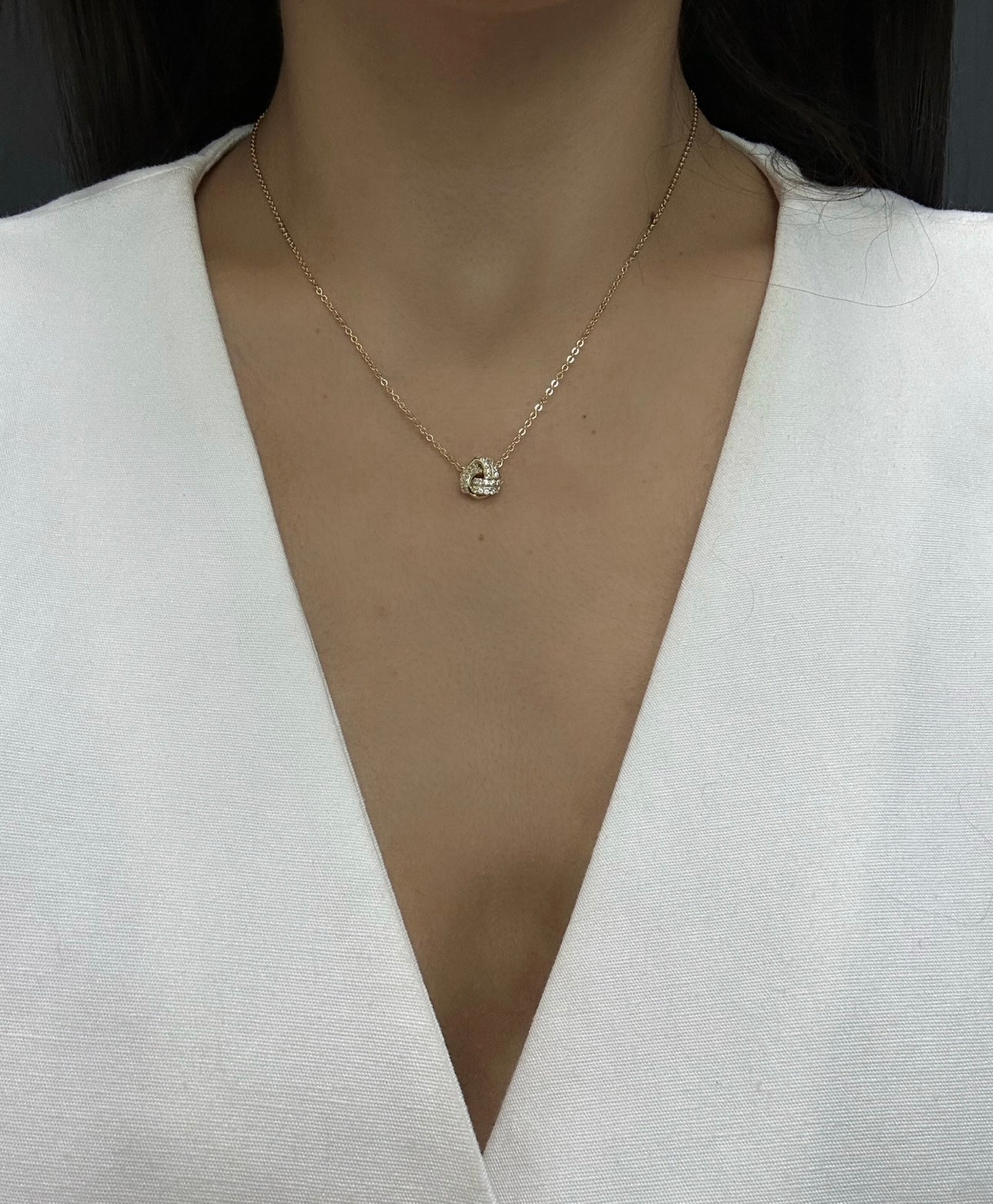 ROUND KNOT NECKLACE WITH DIAMONDS