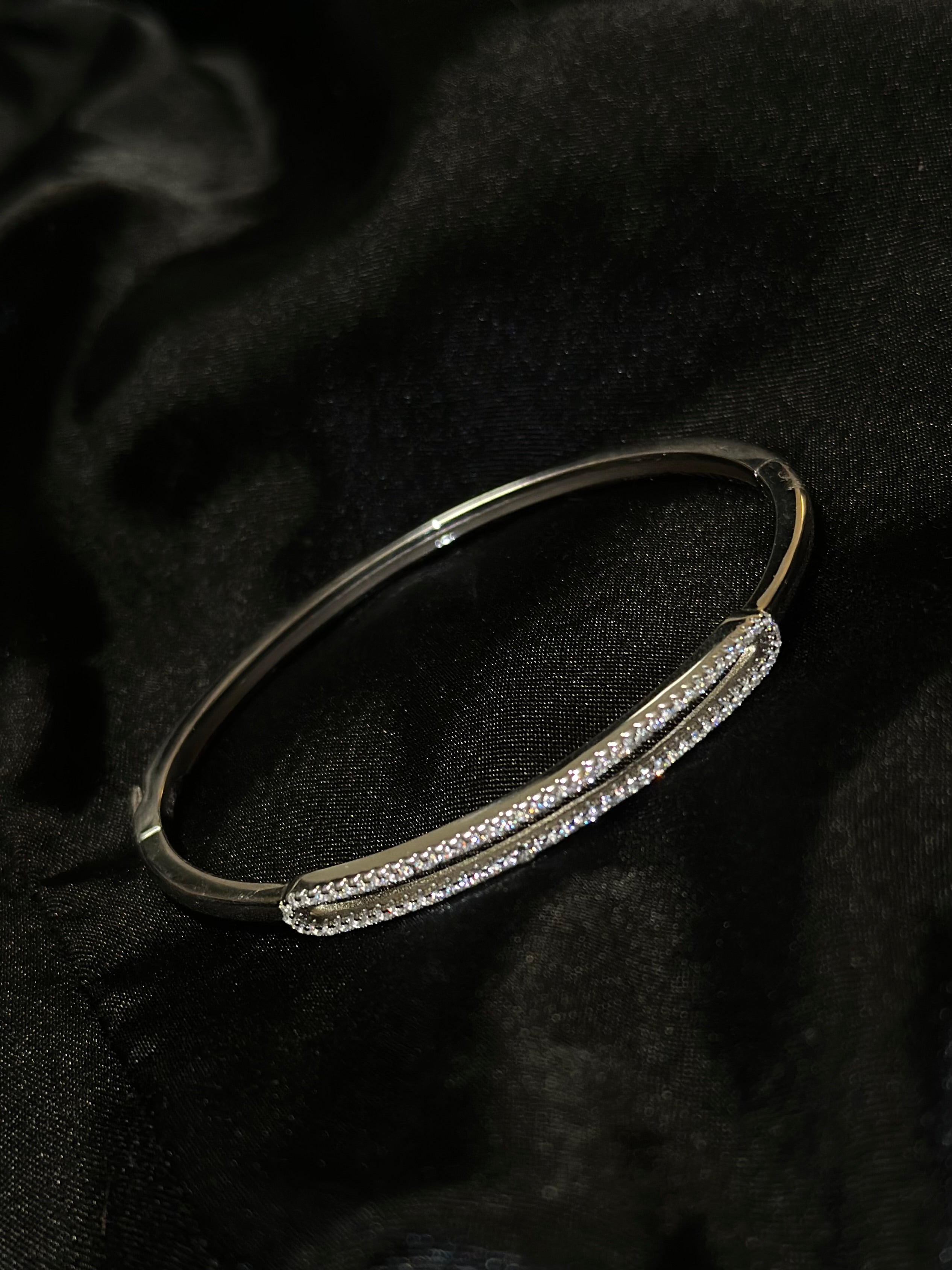 Split Diamond Pavé Bar Bracelet