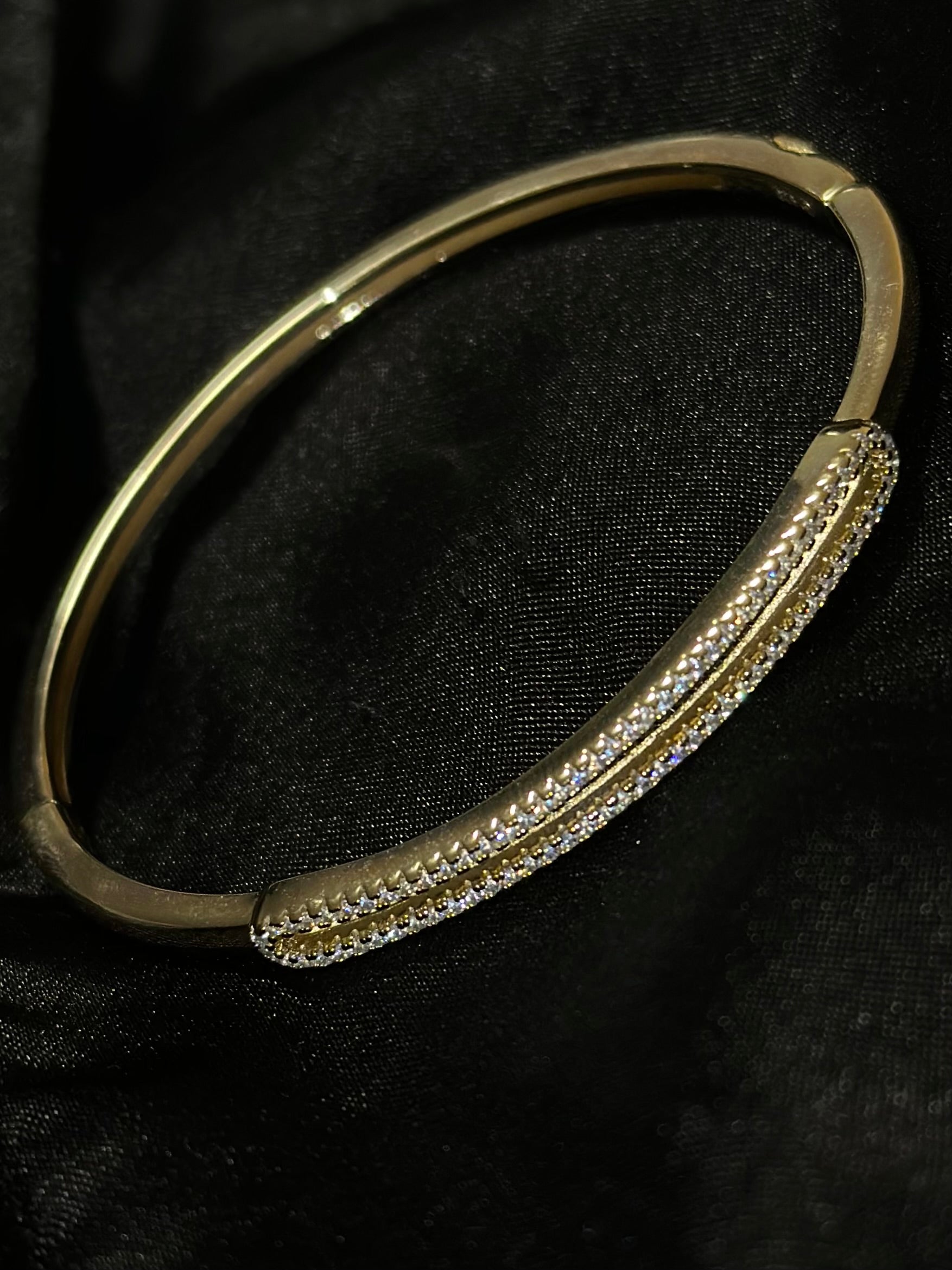 Split Diamond Pavé Bar Bracelet